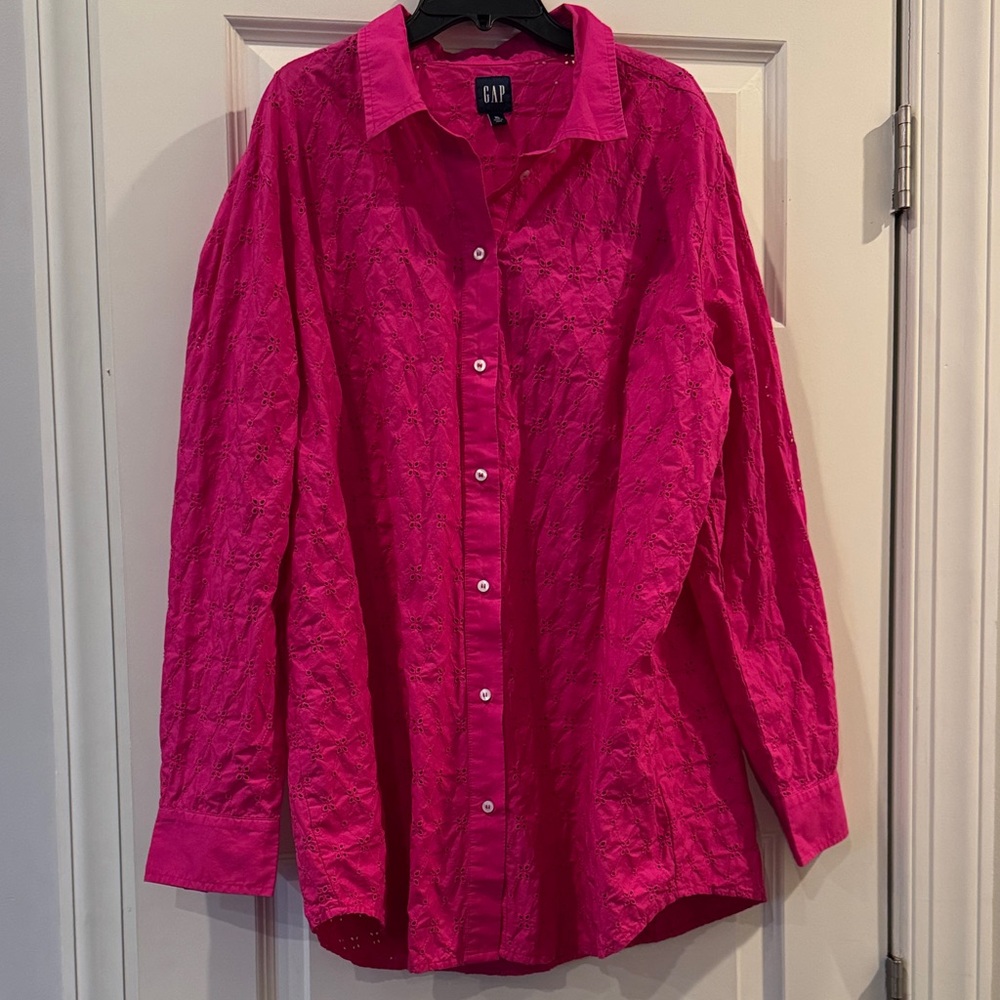 GAP Women’s Bright Pink Casual button up shirt